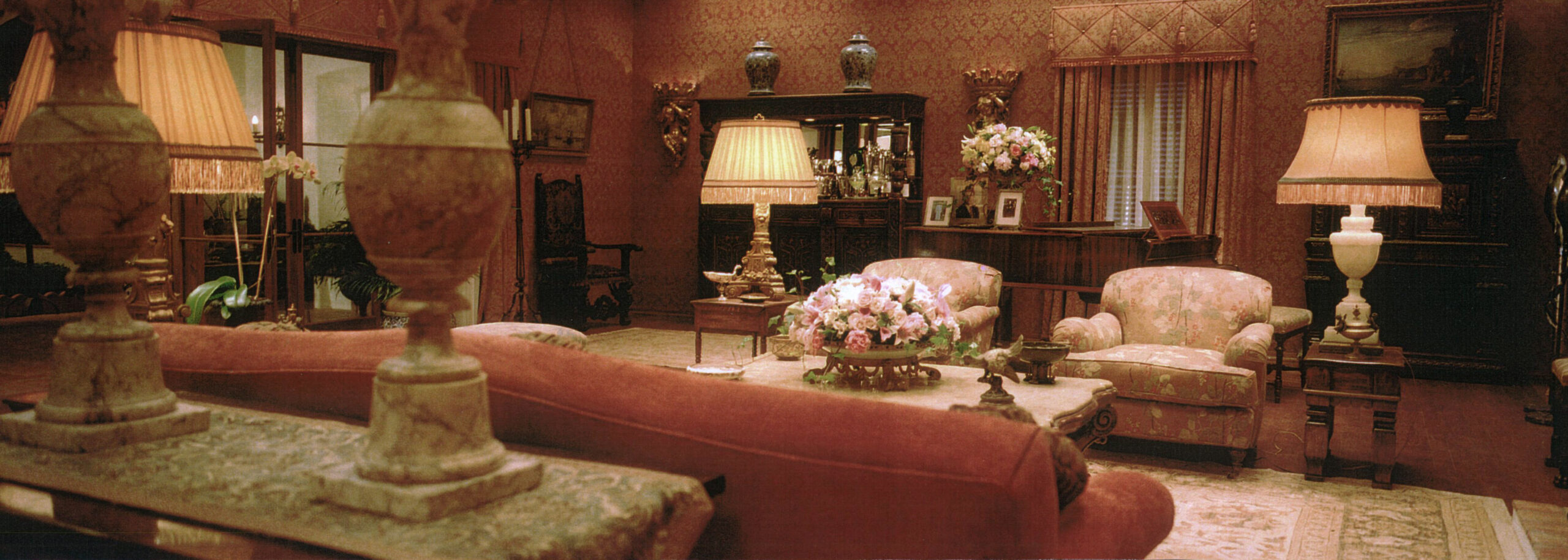 THE AVIATOR - Directed by Martin Scorsese - Int. Howard Hughes’s House, Stage Set - ©2004 - Miramax Films