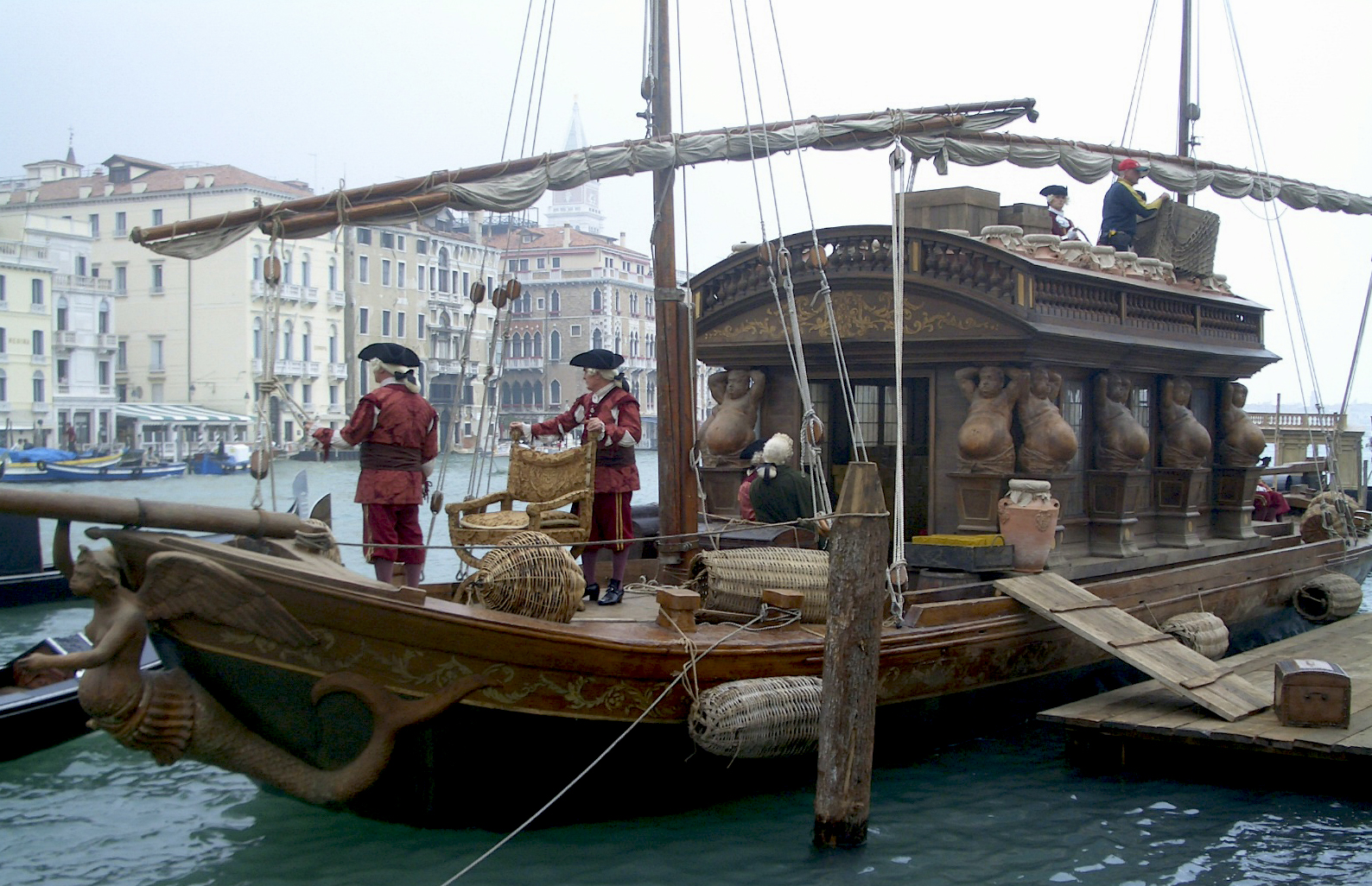 CASANOVA - Directed by Lasse Hallstrom - Ext. Paprizzio’s Barge - ©2005 - Disney