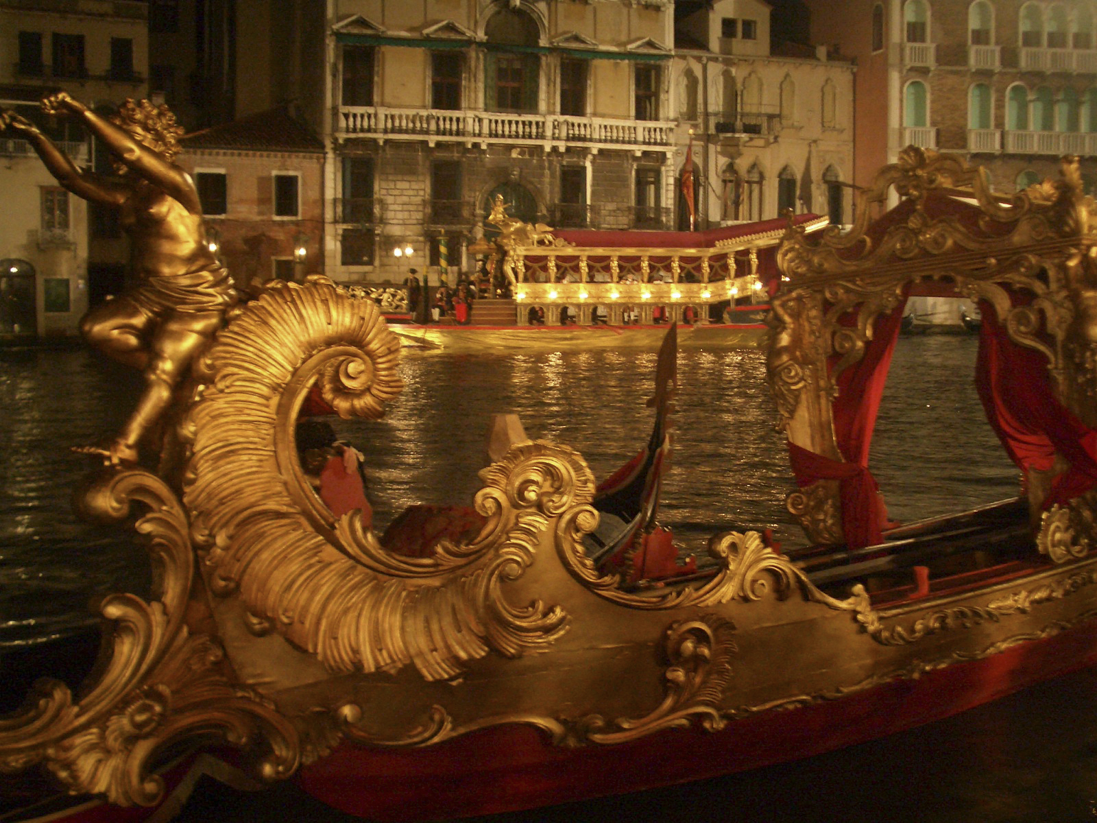 CASANOVA - Directed by Lasse Hallstrom - Ext. Venetian Barge - ©2005 - Disney