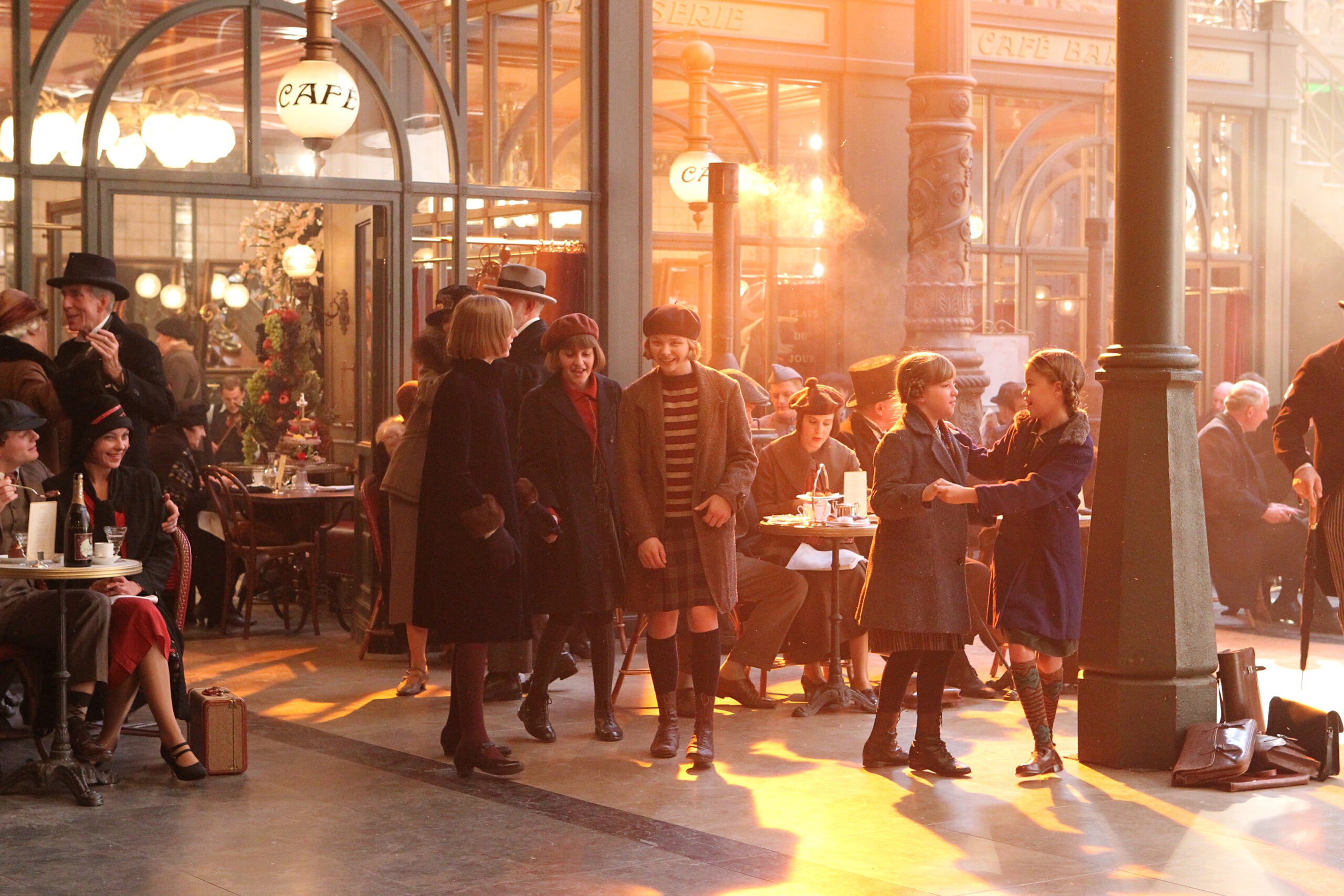HUGO - Directed by Martin Scorsese - Int. Montparnasse Station, Stage Set - ©2011 - Sony Pictures
