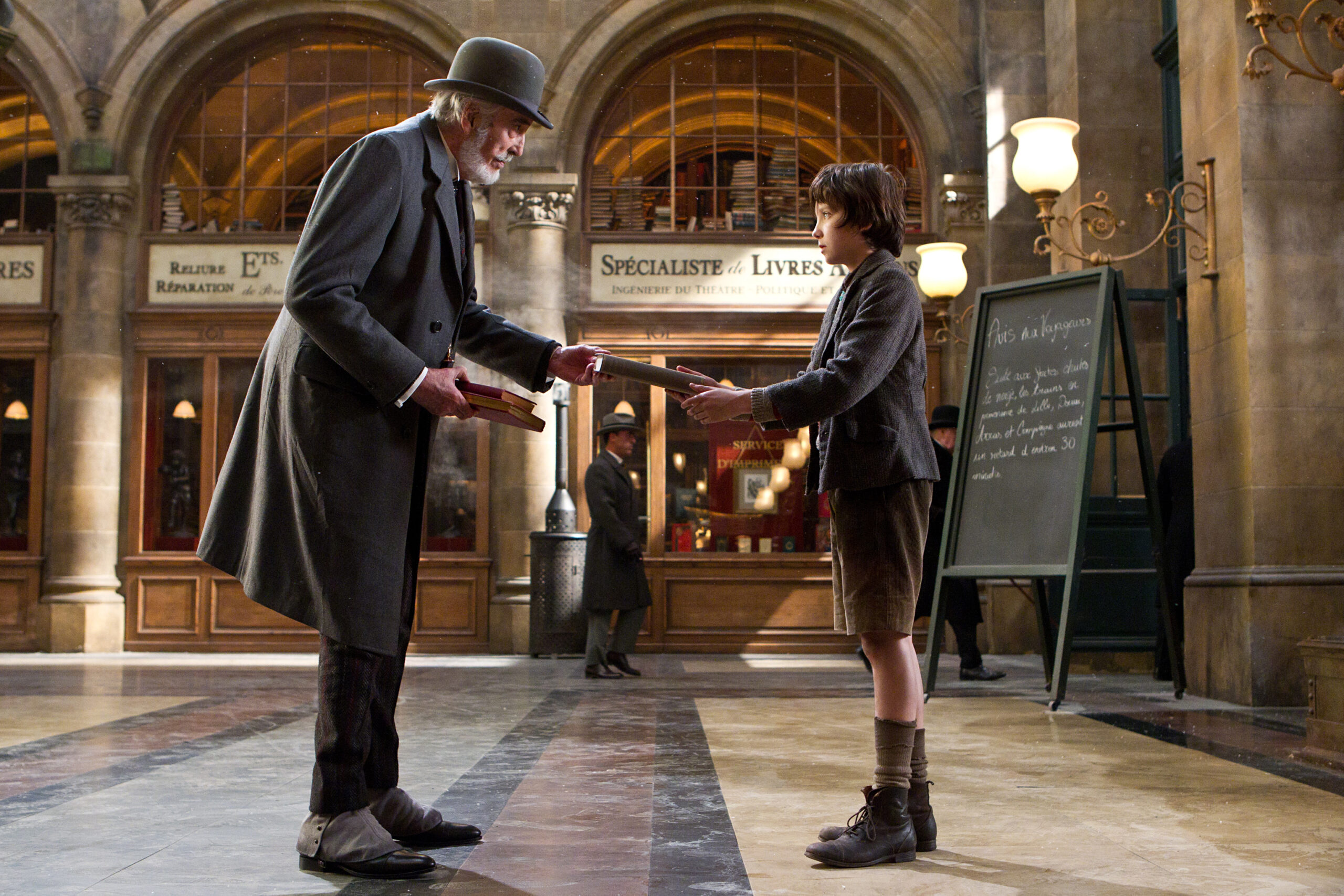 HUGO - Directed by Martin Scorsese - Int. Montparnasse Station, Stage Set - ©2011 - Sony Pictures