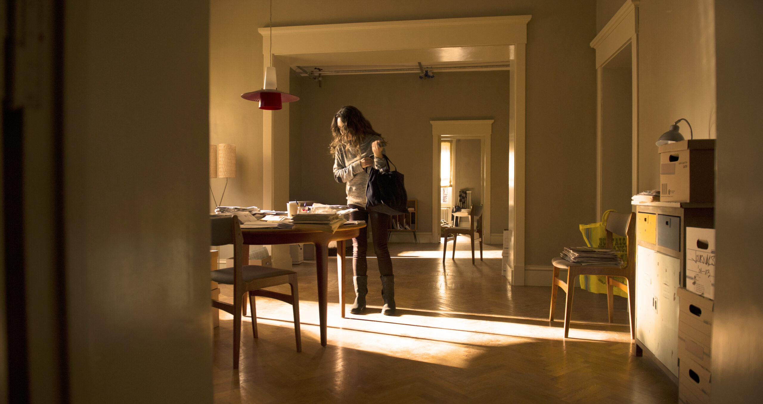 THIRD PERSON - Directed by Paul Haggis - Int. New York Apartment, Stage Set - ©2013 – Corsan