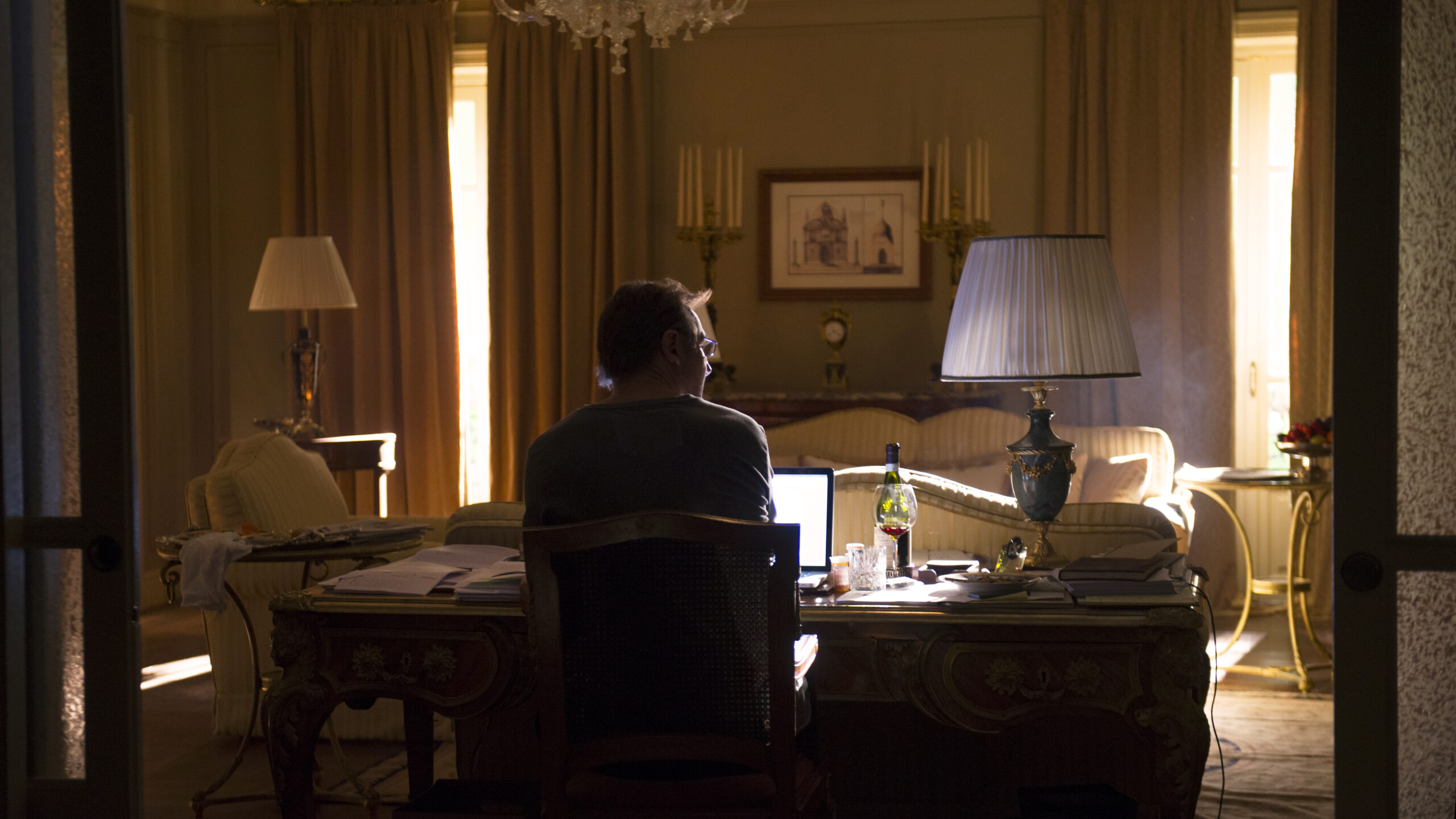 THIRD PERSON - Directed by Paul Haggis - Int. Paris Hotel Room, Stage Set - ©2013 - Corsan